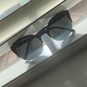 Sunflower rimed sunnies 🦋